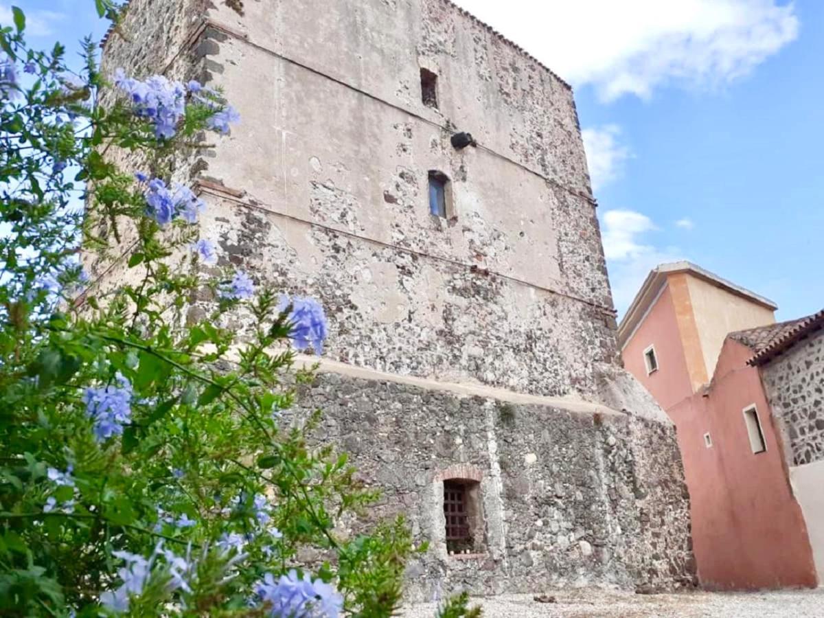 Domo Mea Terra E Domo Mea Chelu - Comfort Nel Centro Storico Di Orosei Extérieur photo