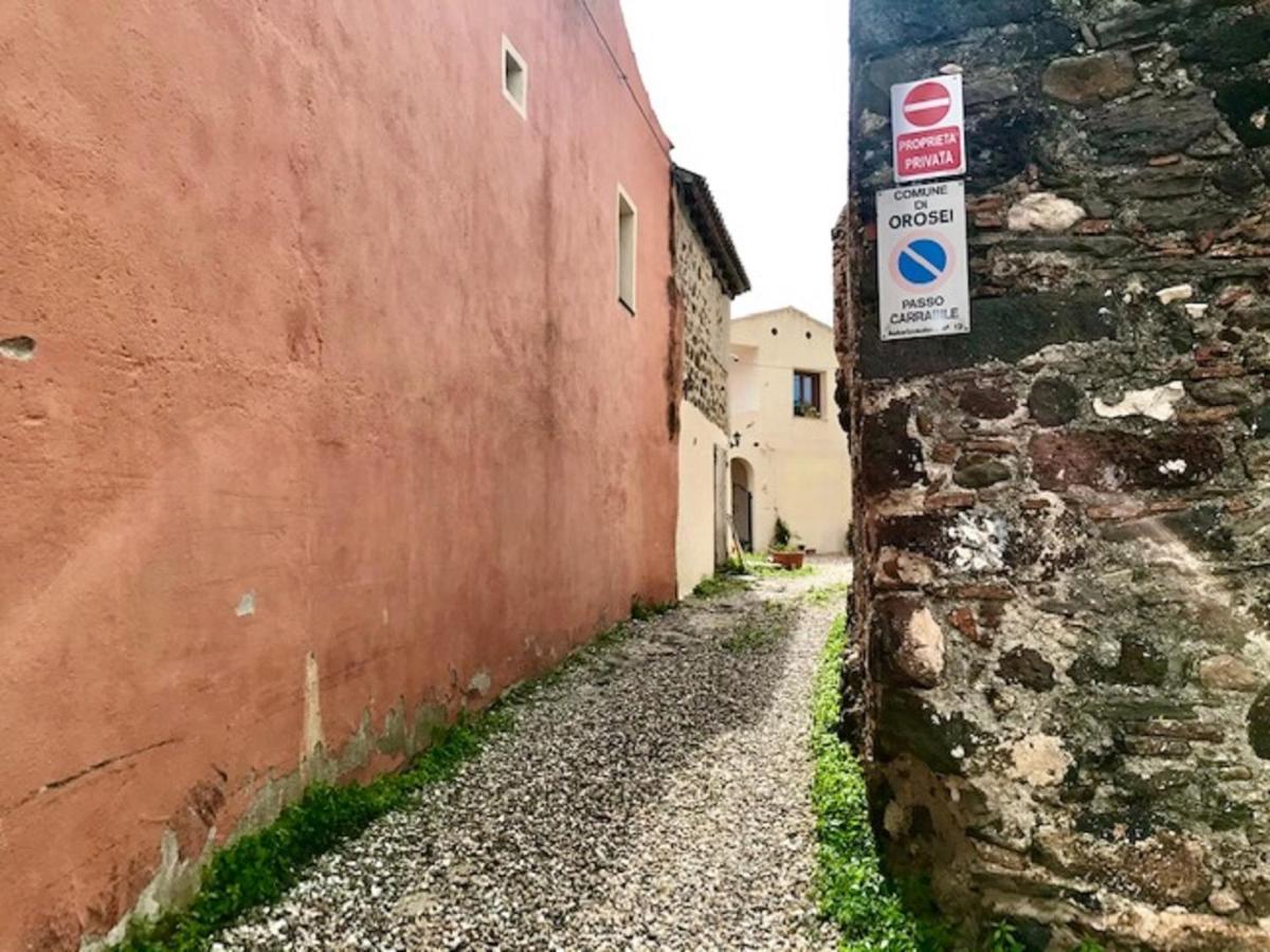 Domo Mea Terra E Domo Mea Chelu - Comfort Nel Centro Storico Di Orosei Extérieur photo