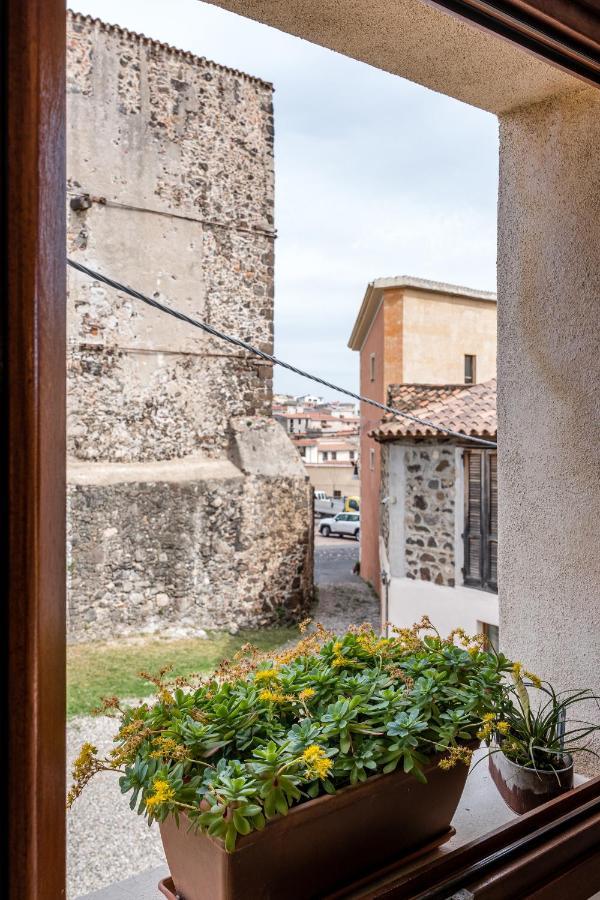 Domo Mea Terra E Domo Mea Chelu - Comfort Nel Centro Storico Di Orosei Extérieur photo